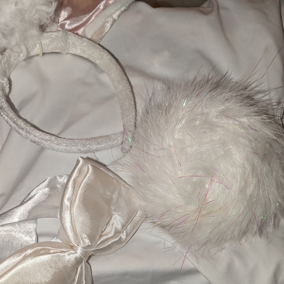 Super fun bedroom bunny - Picture 1 of 2